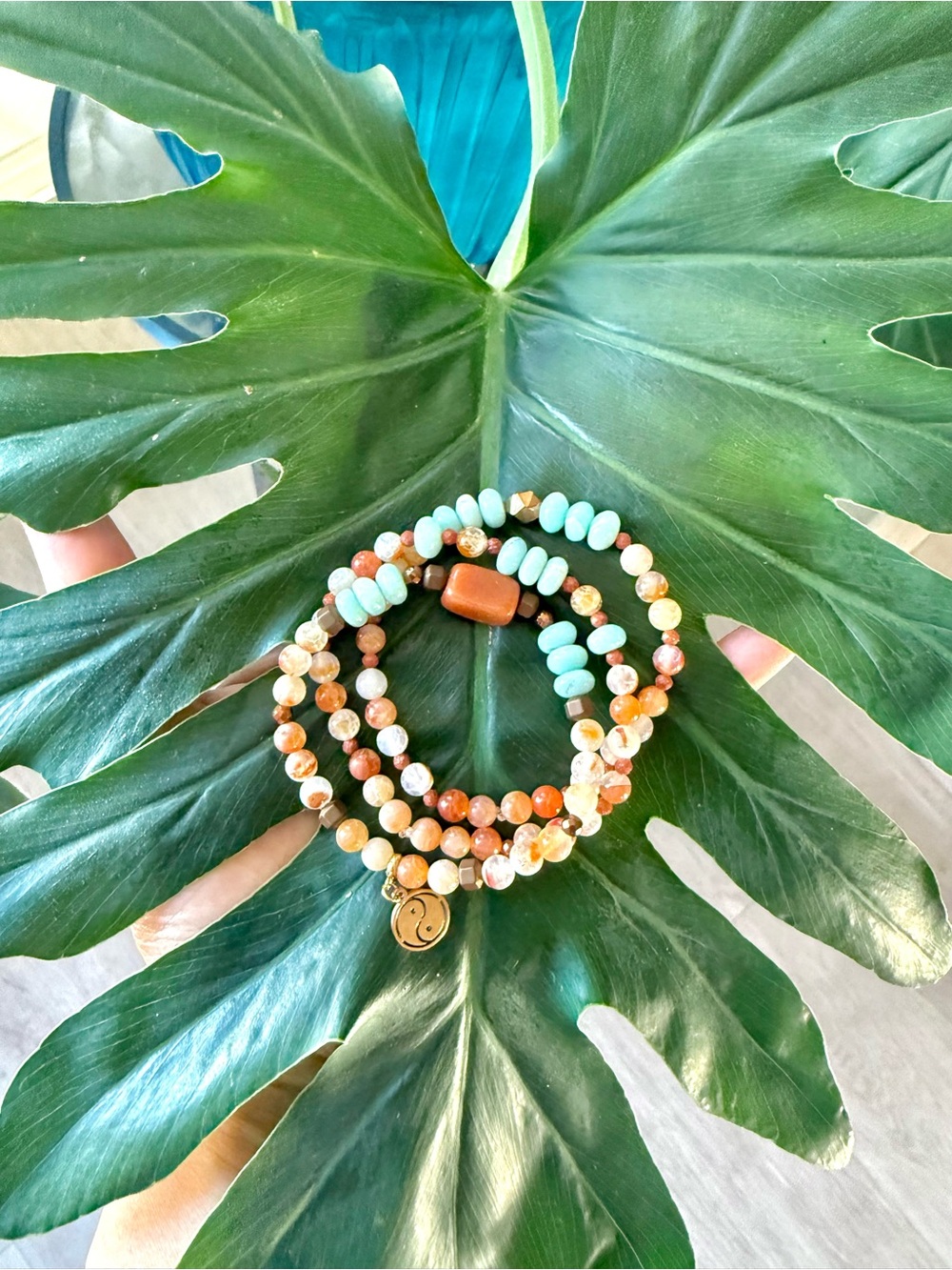Orange Aventurine, Hematite, Aquamarine, Agate & Yin-Yang Charm bracelet (one)